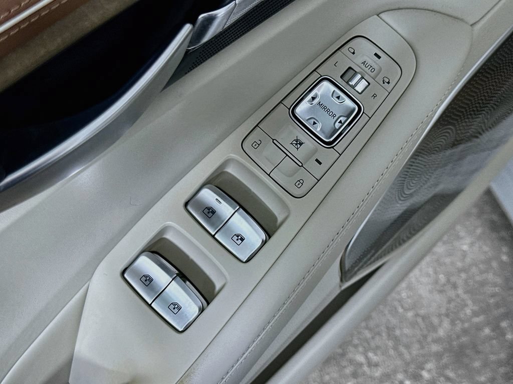 Used 2021 Genesis G90 3.3T Premium RWD image 20