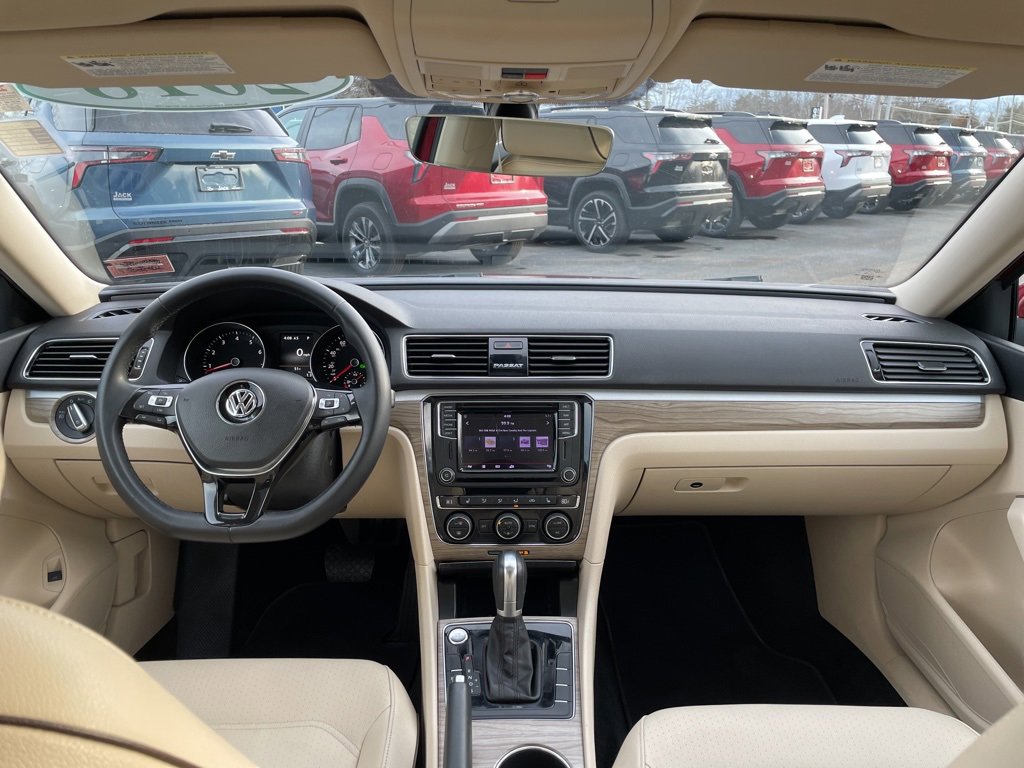 Used 2018 Volkswagen Passat 2.0T SE image 9