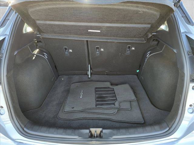 Used 2023 Nissan Kicks SR w/ SR Premium Package image 6