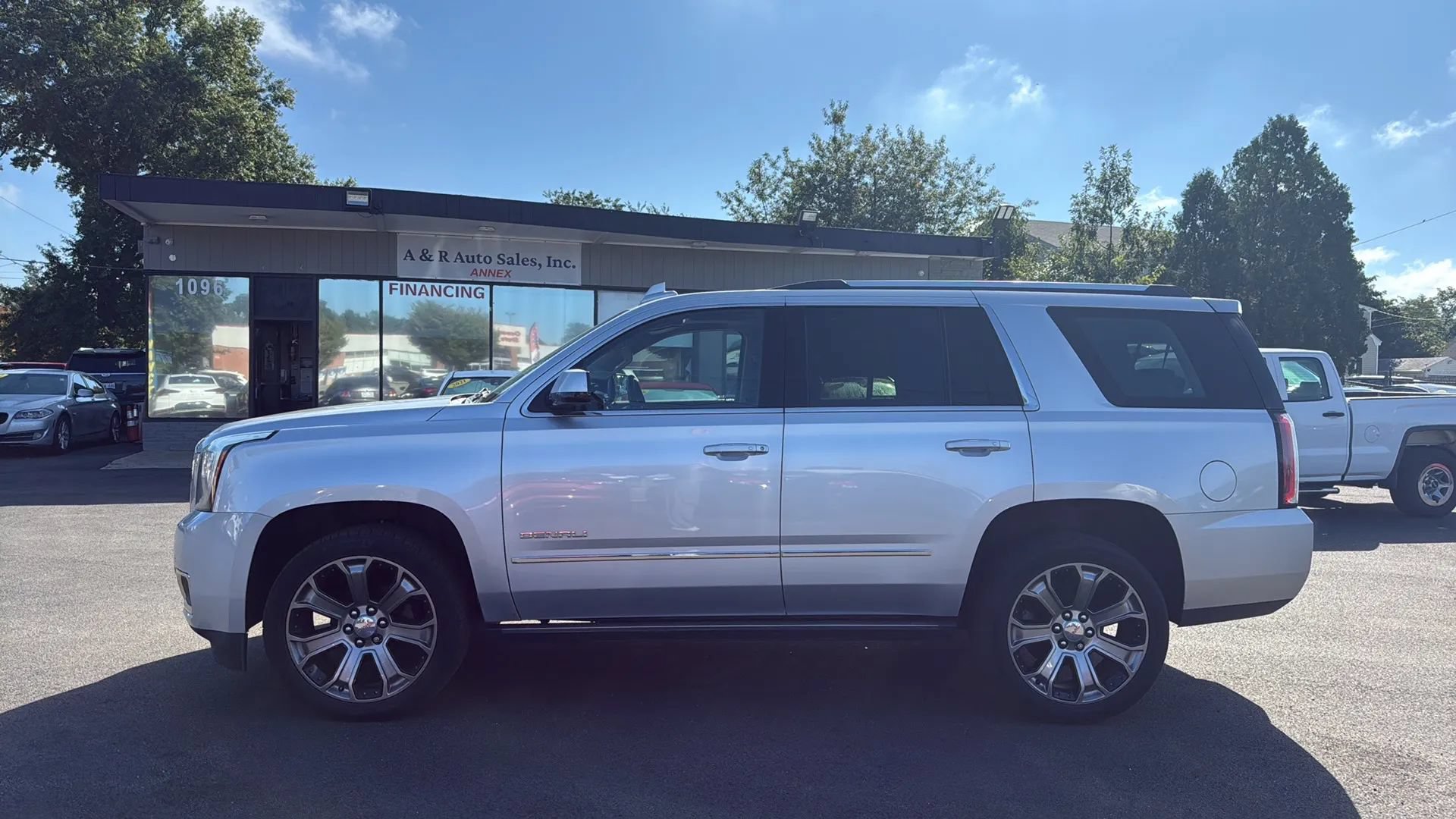 Used 2018 GMC Yukon Denali AWD/4WD image 4