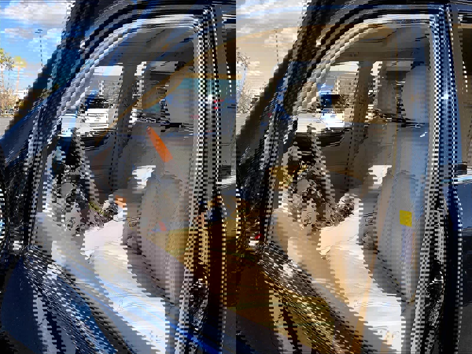 Used 2020 Lexus LX 570 4WD w/ Luxury Package image 27