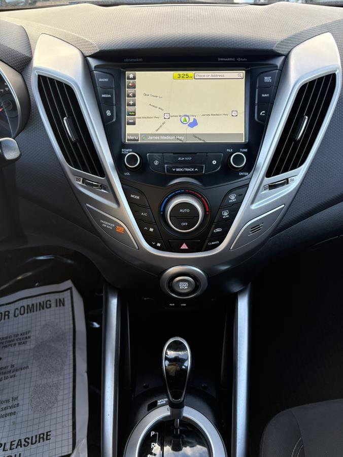 Used 2017 Hyundai Veloster Value Edition image 21