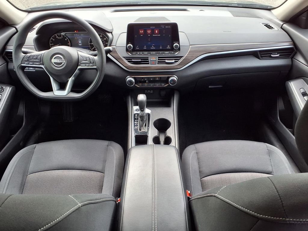 Used 2025 Nissan Altima 2.5 SV FWD image 11