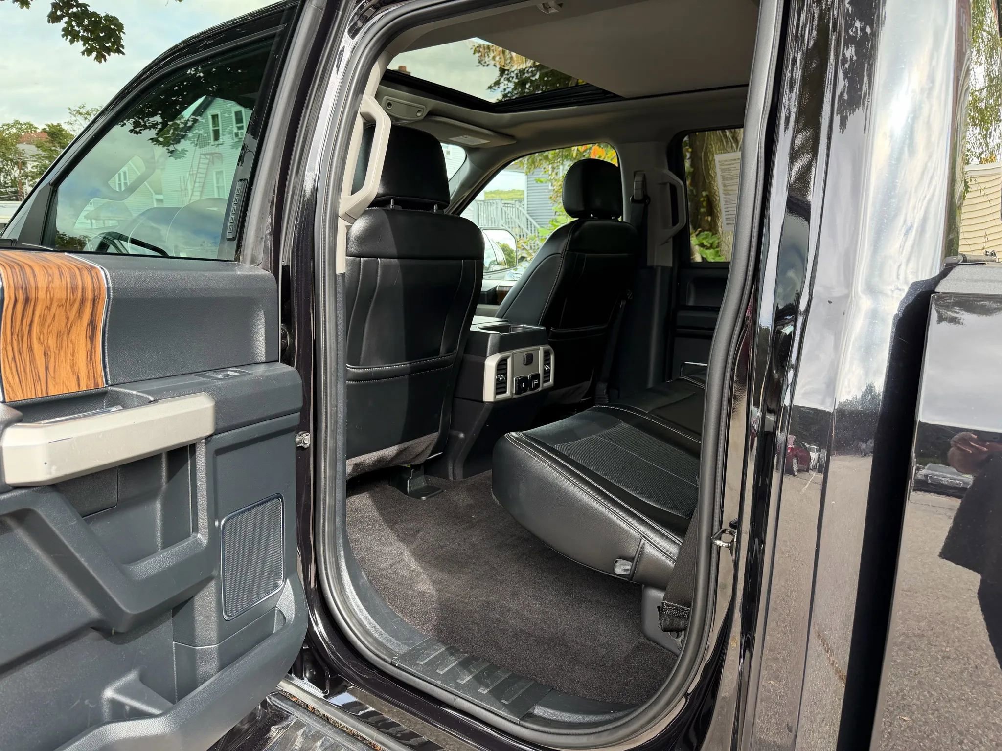 Used 2019 Ford F150 Lariat image 24