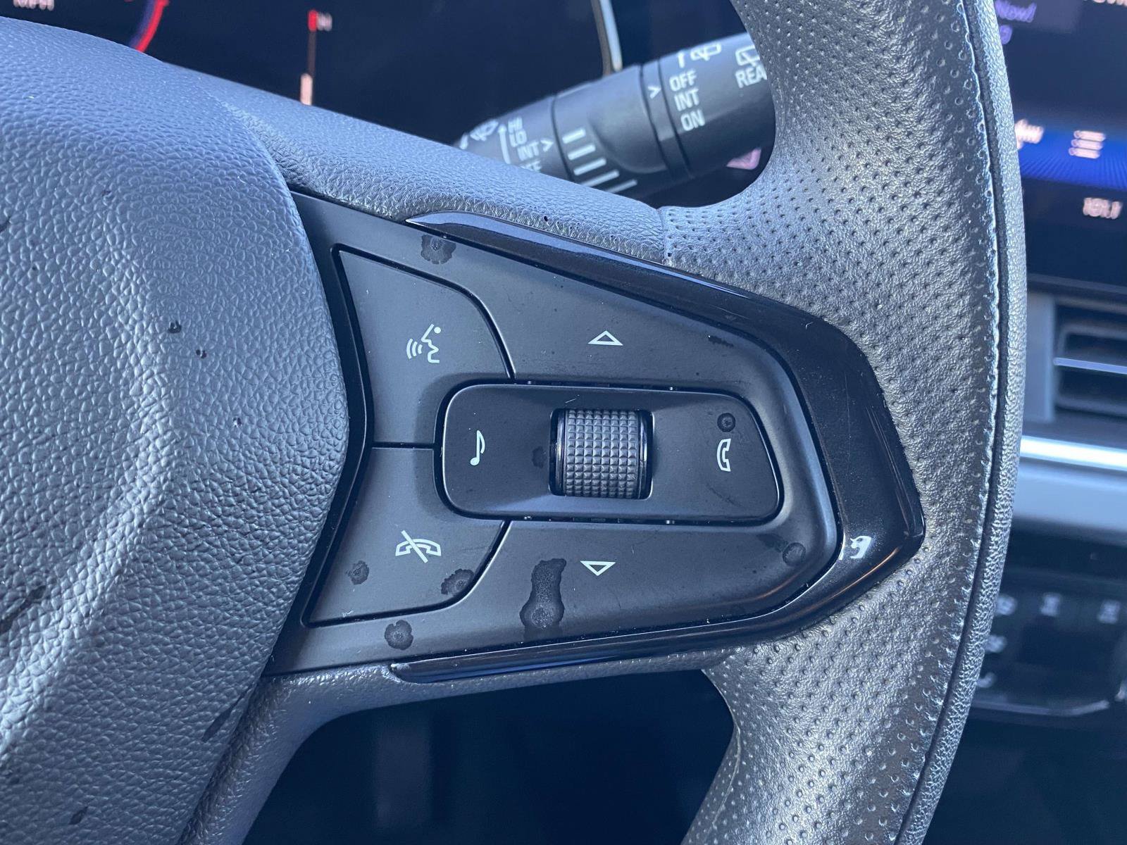 Used 2025 Chevrolet Trax LT FWD image 28