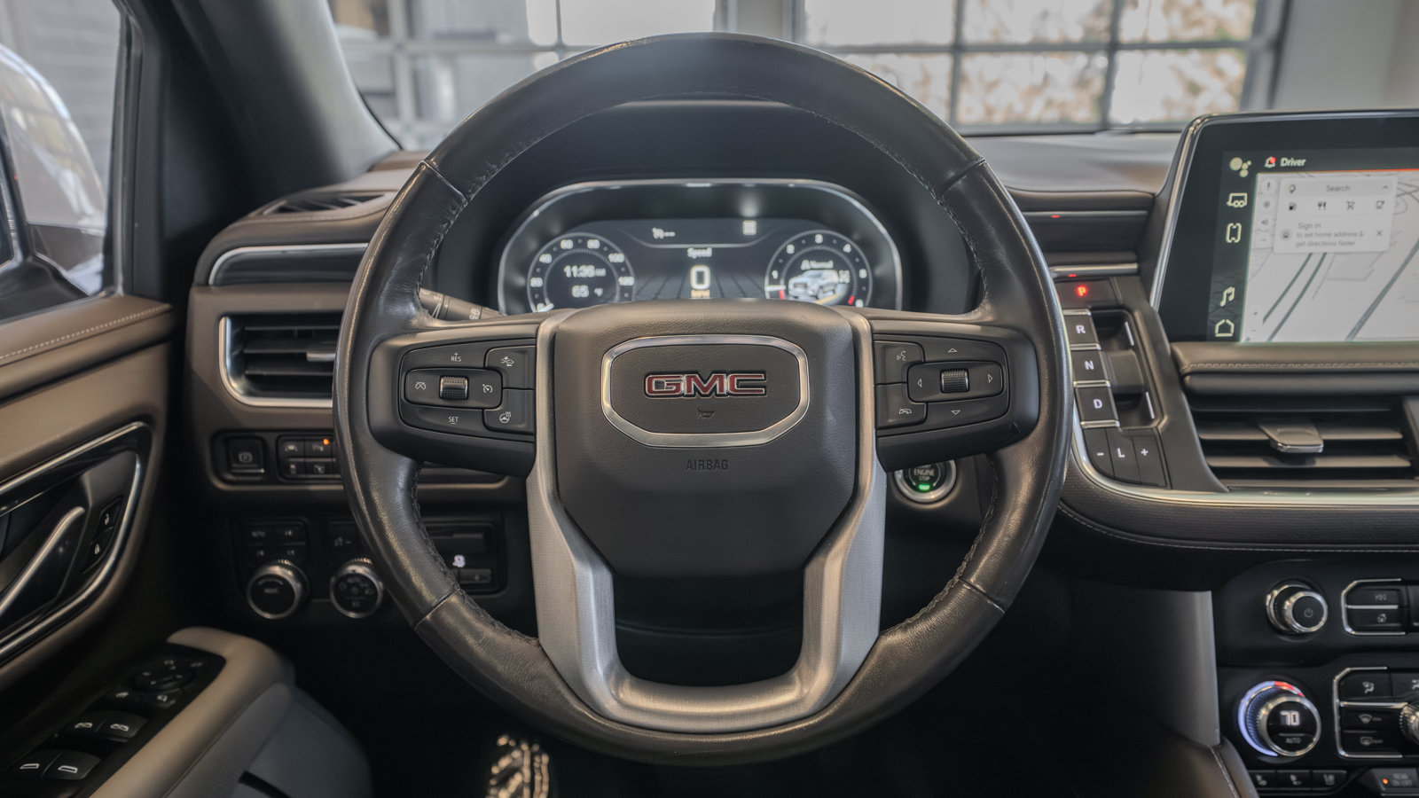 Used 2022 GMC Yukon SLT w/ SLT Premium Package AWD/4WD image 9