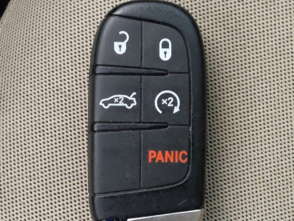 Used 2015 Jeep Renegade Latitude w/ Popular Equipment Group FWD image 32