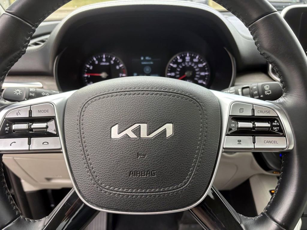 Used 2022 Kia Telluride EX w/ EX Premium Package image 16