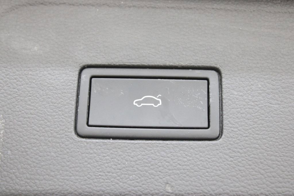 Used 2025 Volkswagen Atlas SE AWD/4WD image 29