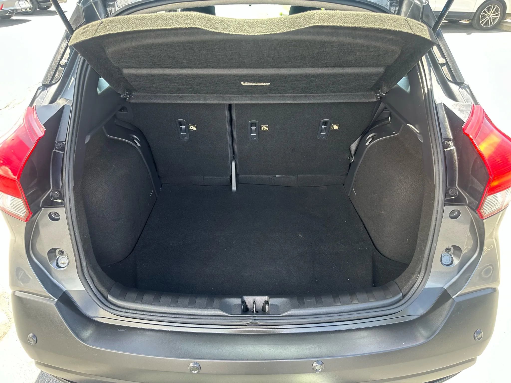 Used 2020 Nissan Kicks SV image 21