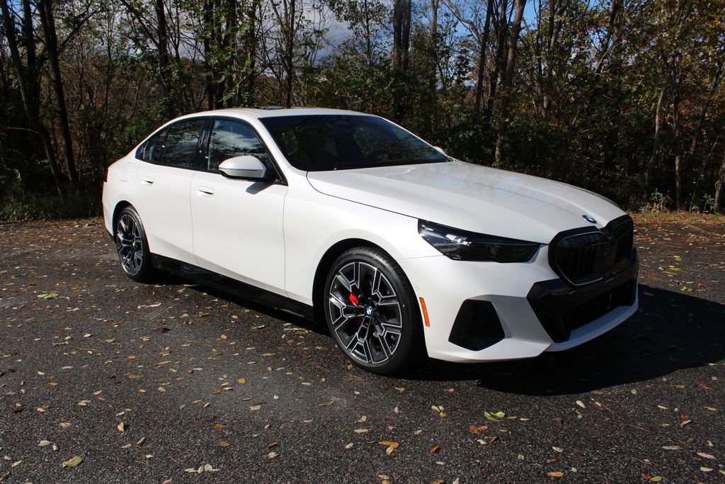 New 2026 BMW 530i xDrive w/ M Sport Package image 2