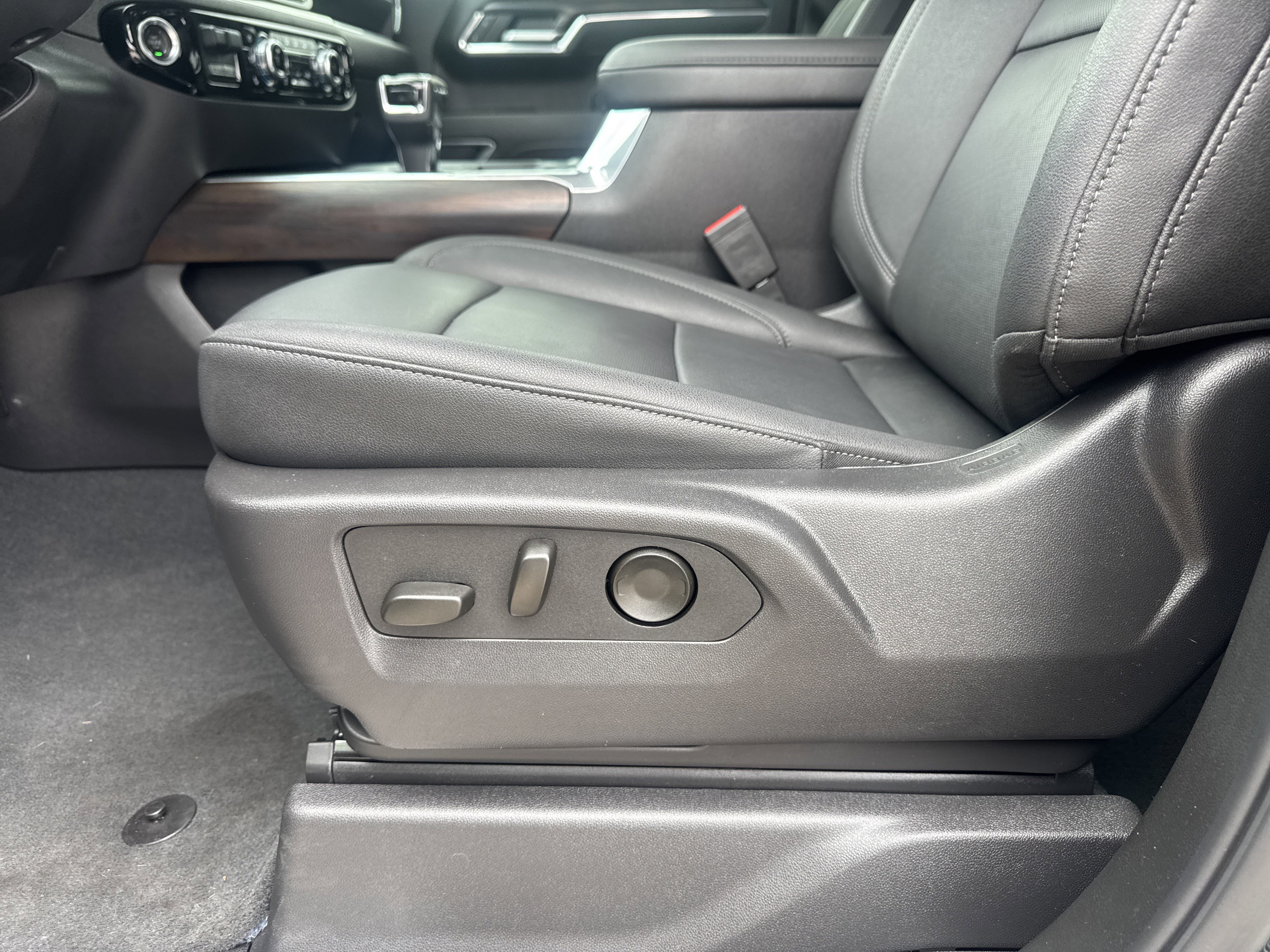 Used 2025 GMC Sierra 1500 SLT image 7