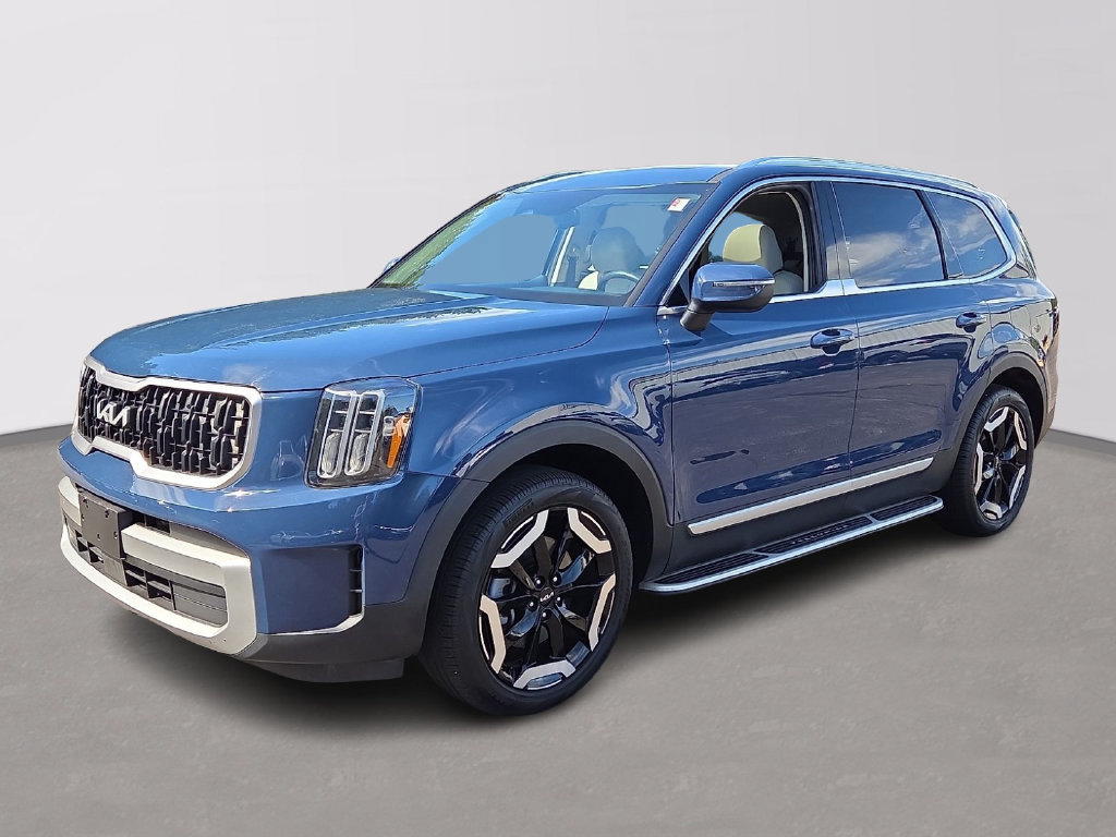 Certified 2024 Kia Telluride EX w/ EX Captain's Chair Package AWD/4WD image 3