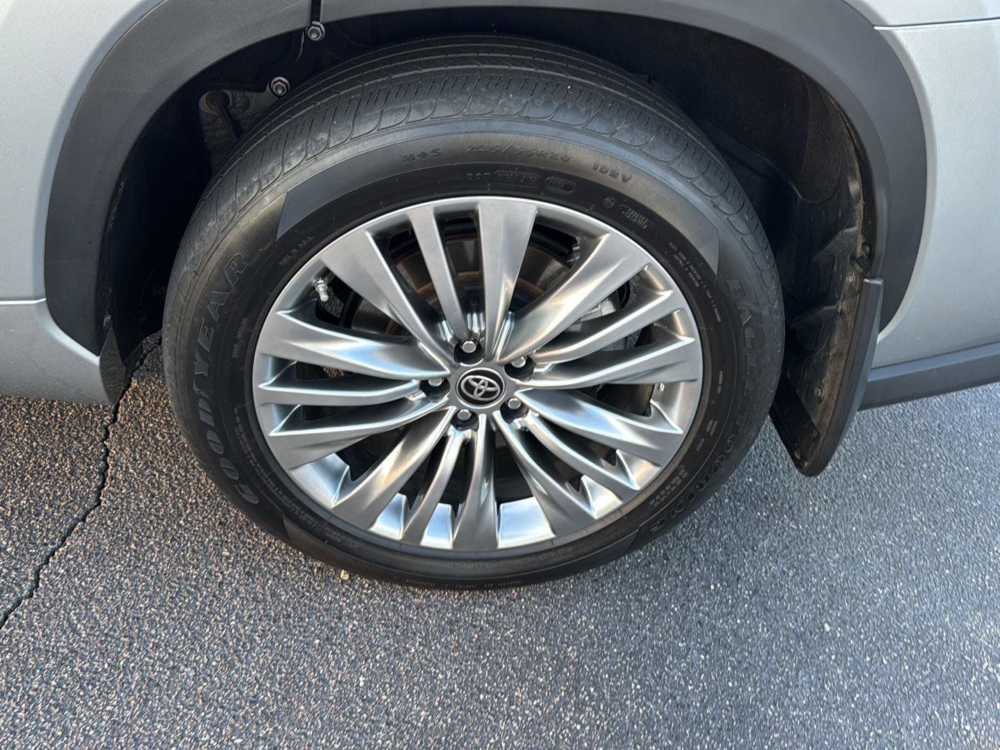 Used 2024 Toyota Highlander Platinum image 36