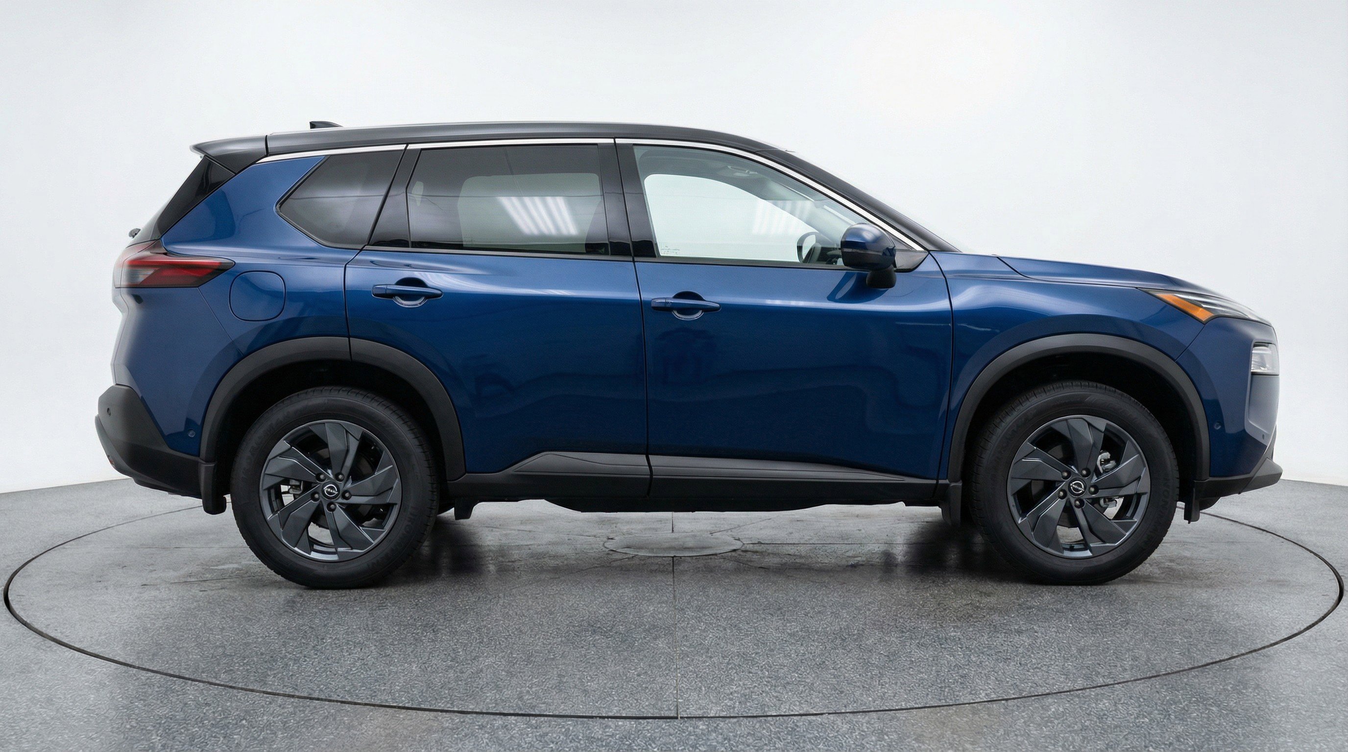 Used 2025 Nissan Rogue SV FWD image 11