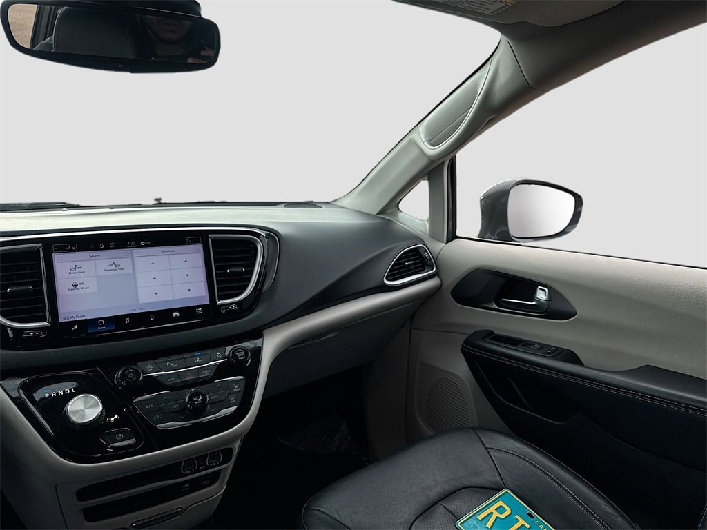 Used 2022 Chrysler Pacifica Touring-L image 22