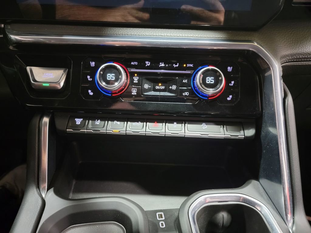 Used 2024 GMC Sierra 3500 Denali w/ Technology Package image 25