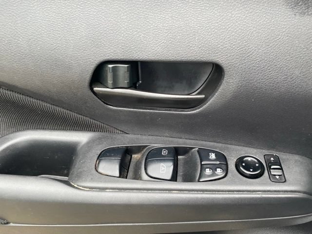 Used 2023 Nissan Kicks S FWD image 17