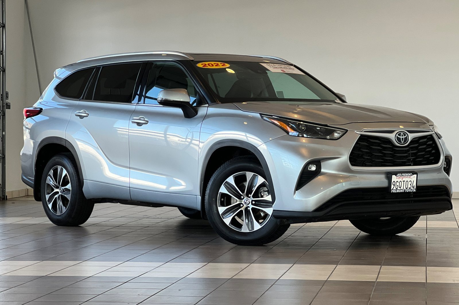 Certified 2022 Toyota Highlander XLE image 2