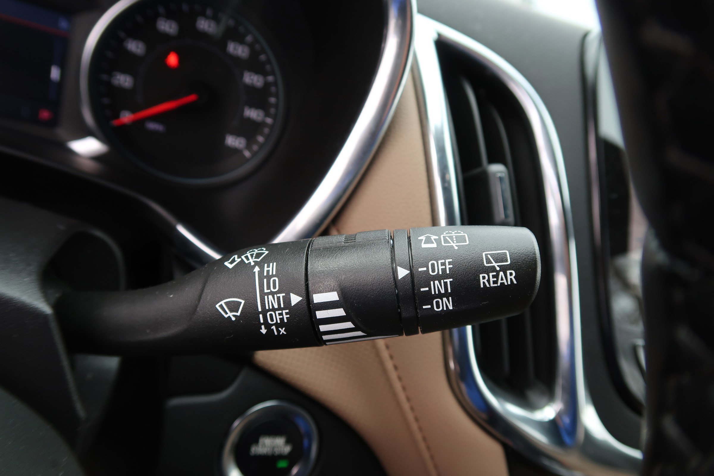 Used 2023 Chevrolet Equinox Premier image 24