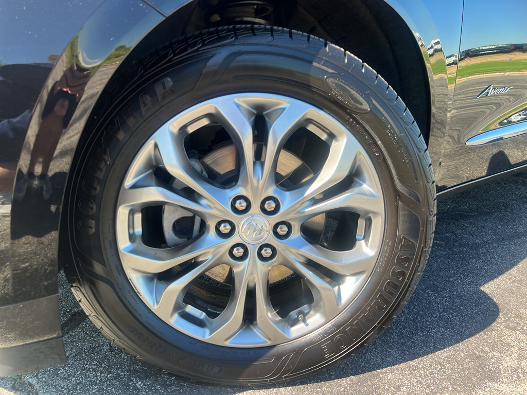 Used 2019 Buick Enclave Avenir w/ Avenir Technology Package AWD/4WD image 9