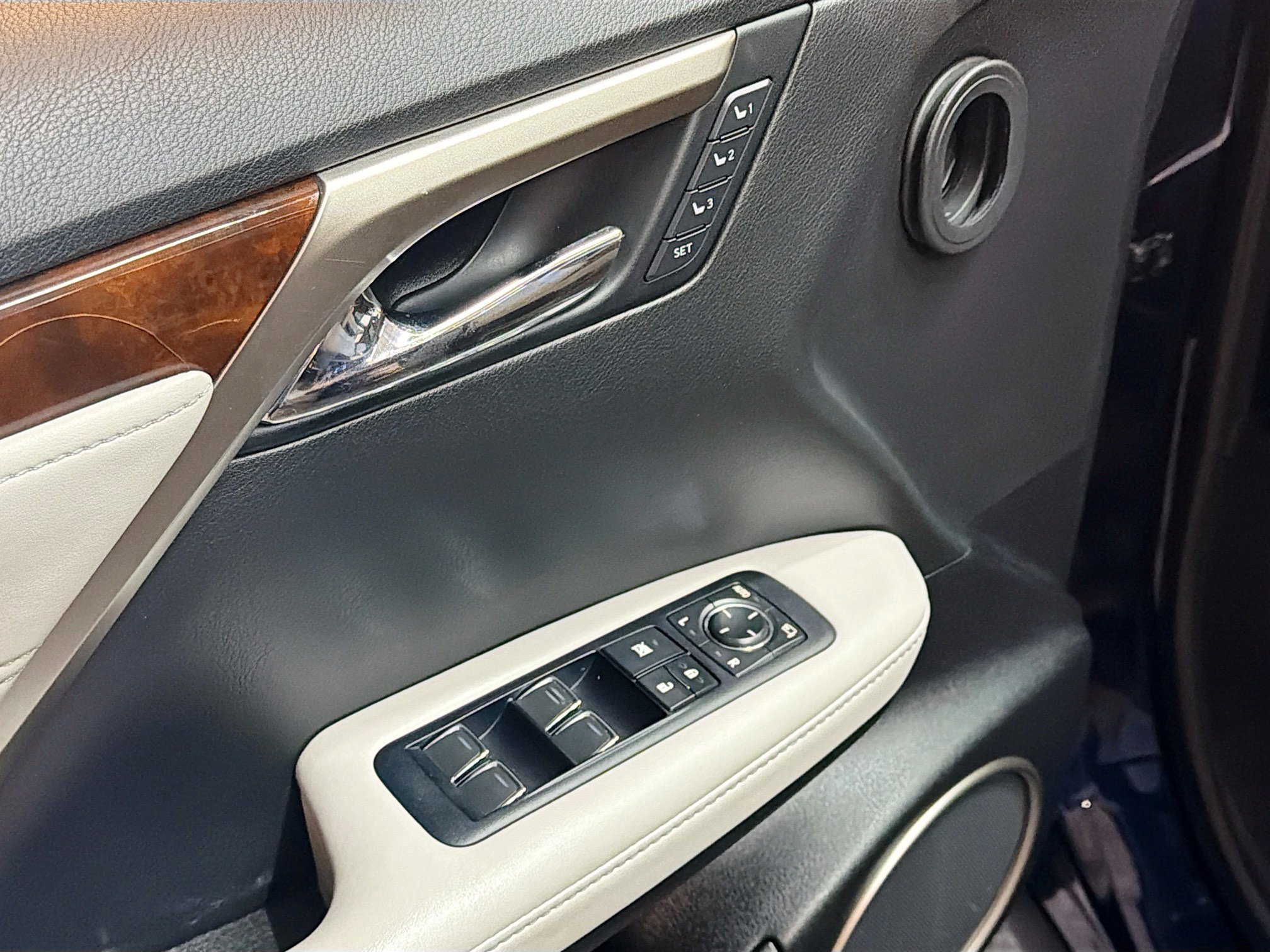 Used 2017 Lexus RX 450h AWD w/ Accessory Package image 15