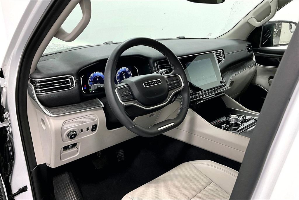 Used 2024 Jeep Wagoneer L Series III w/ Premium Group I image 16