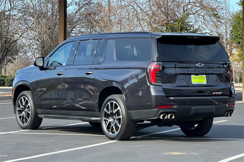 Used 2025 Chevrolet Suburban RST image 3