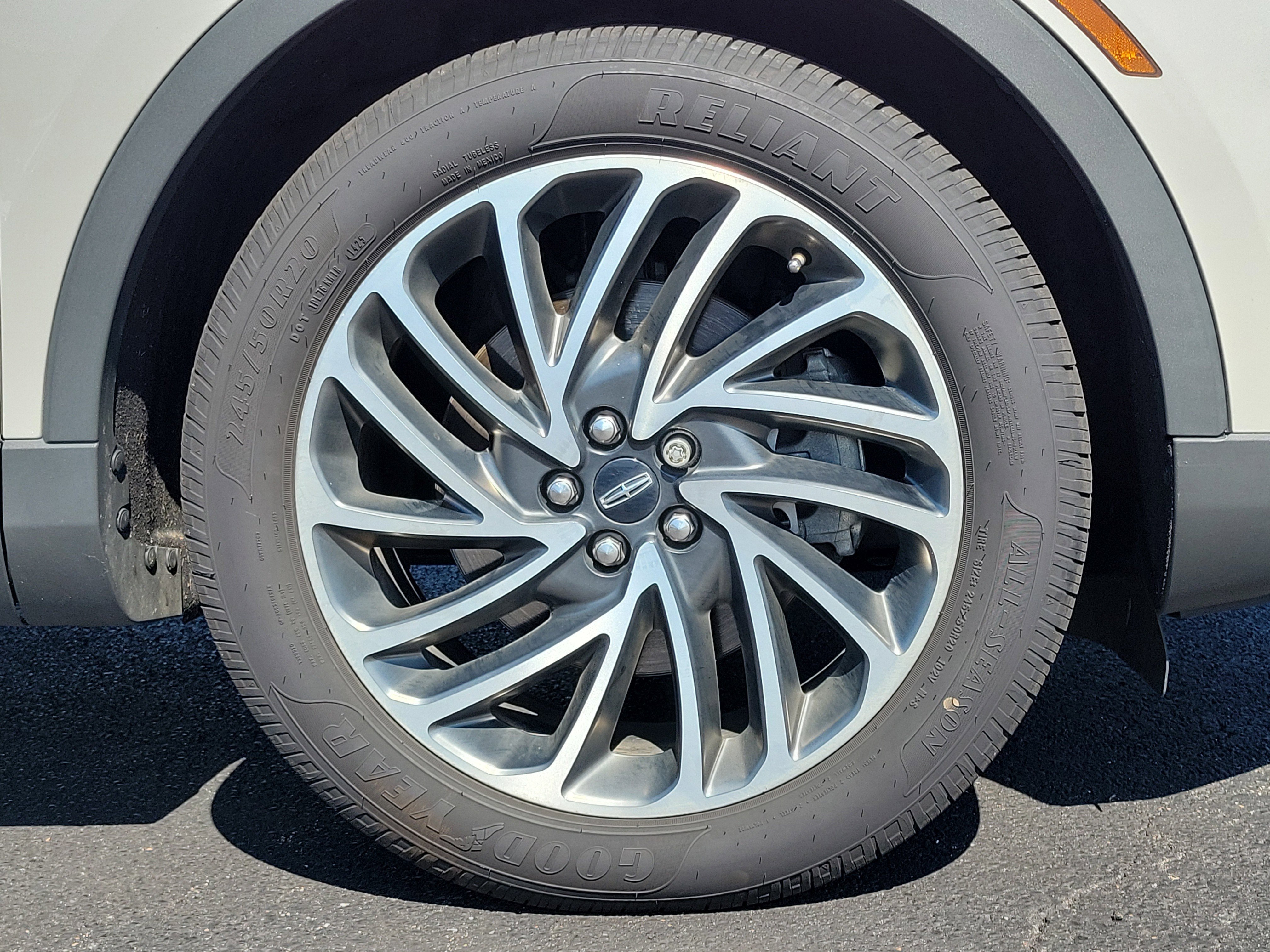 Used 2019 Lincoln Nautilus Reserve image 5
