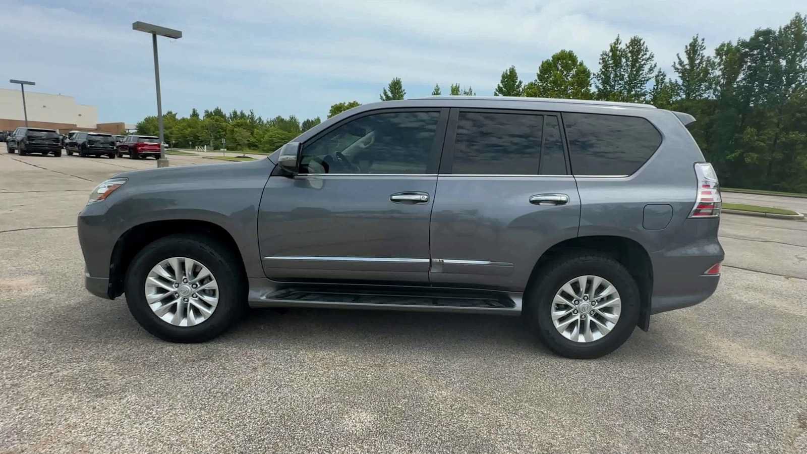 Used 2018 Lexus GX 460 Premium w/ Premium Package AWD/4WD image 5