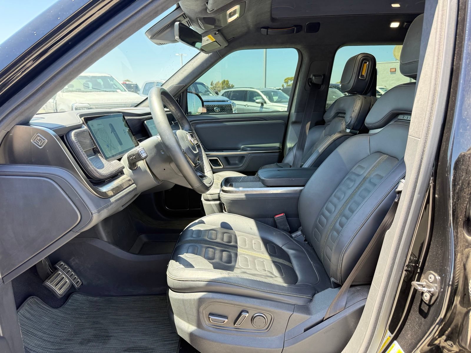 Used 2023 Rivian R1S Adventure AWD/4WD image 5