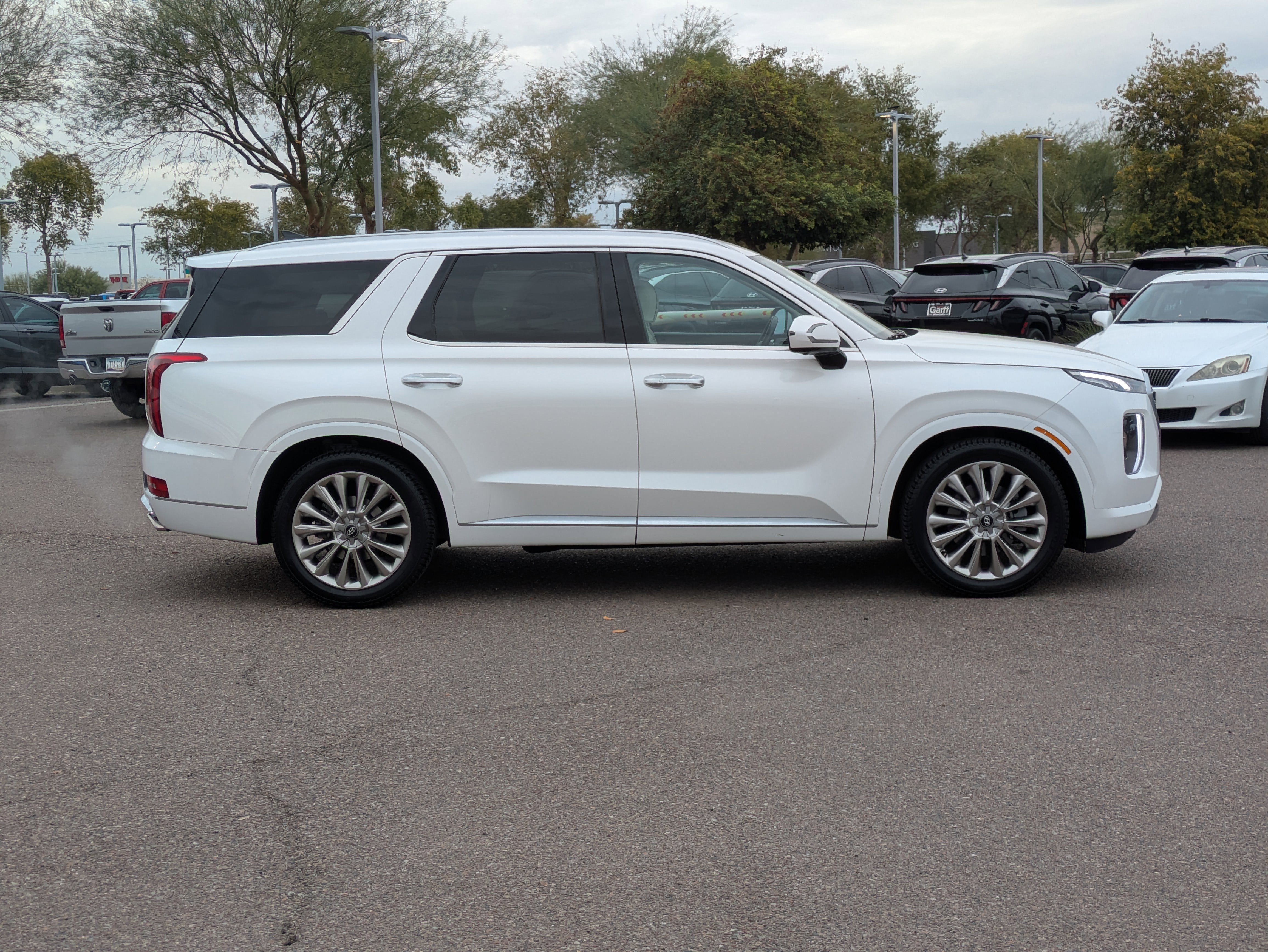 Used 2020 Hyundai Palisade Limited image 2