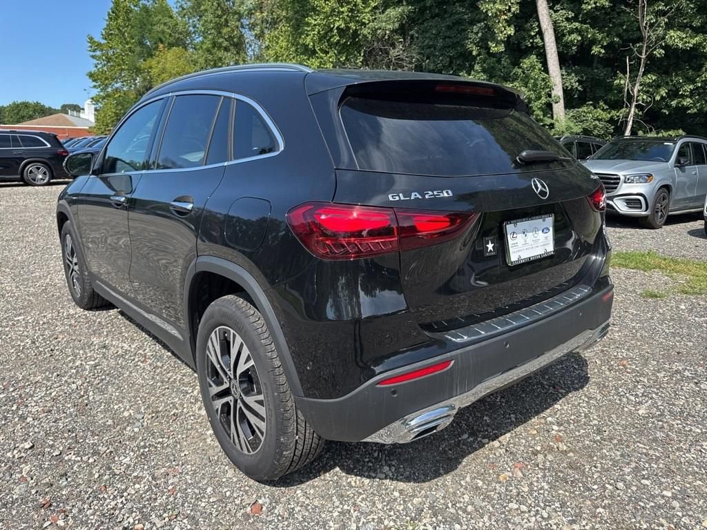 Used 2026 Mercedes-Benz GLA 250 4MATIC image 4
