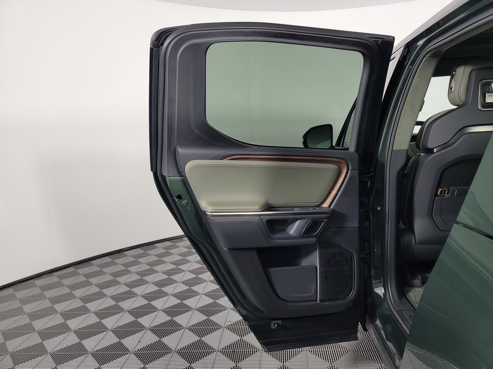 Used 2024 Rivian R1T Adventure AWD/4WD image 17