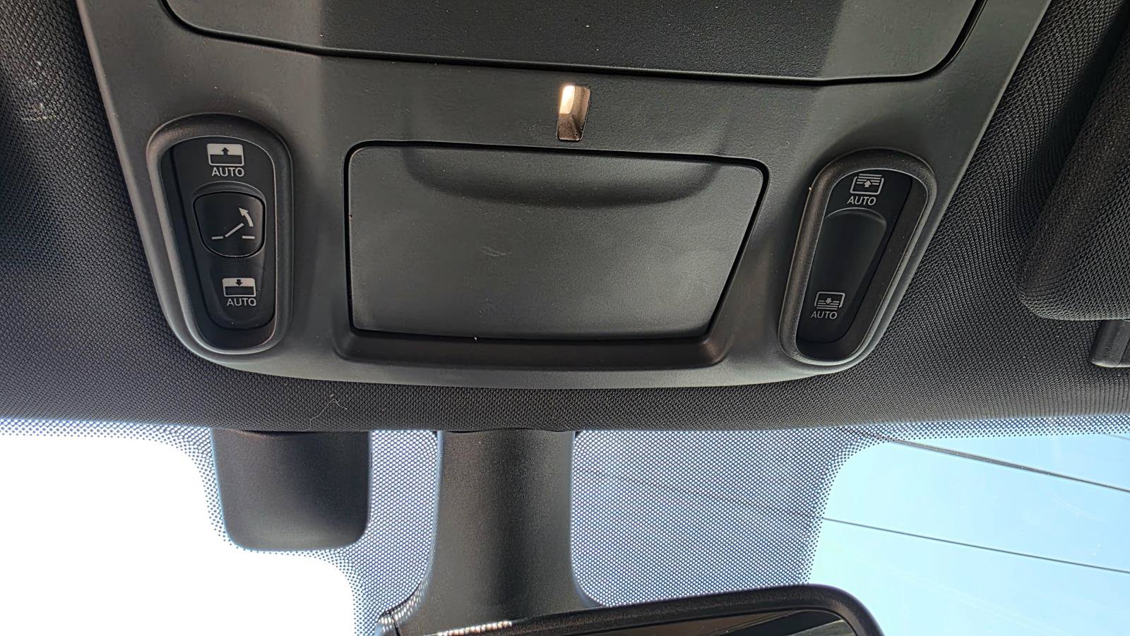 Used 2021 Chrysler Pacifica Touring-L w/ Uconnect Theater Family Group AWD/4WD image 27