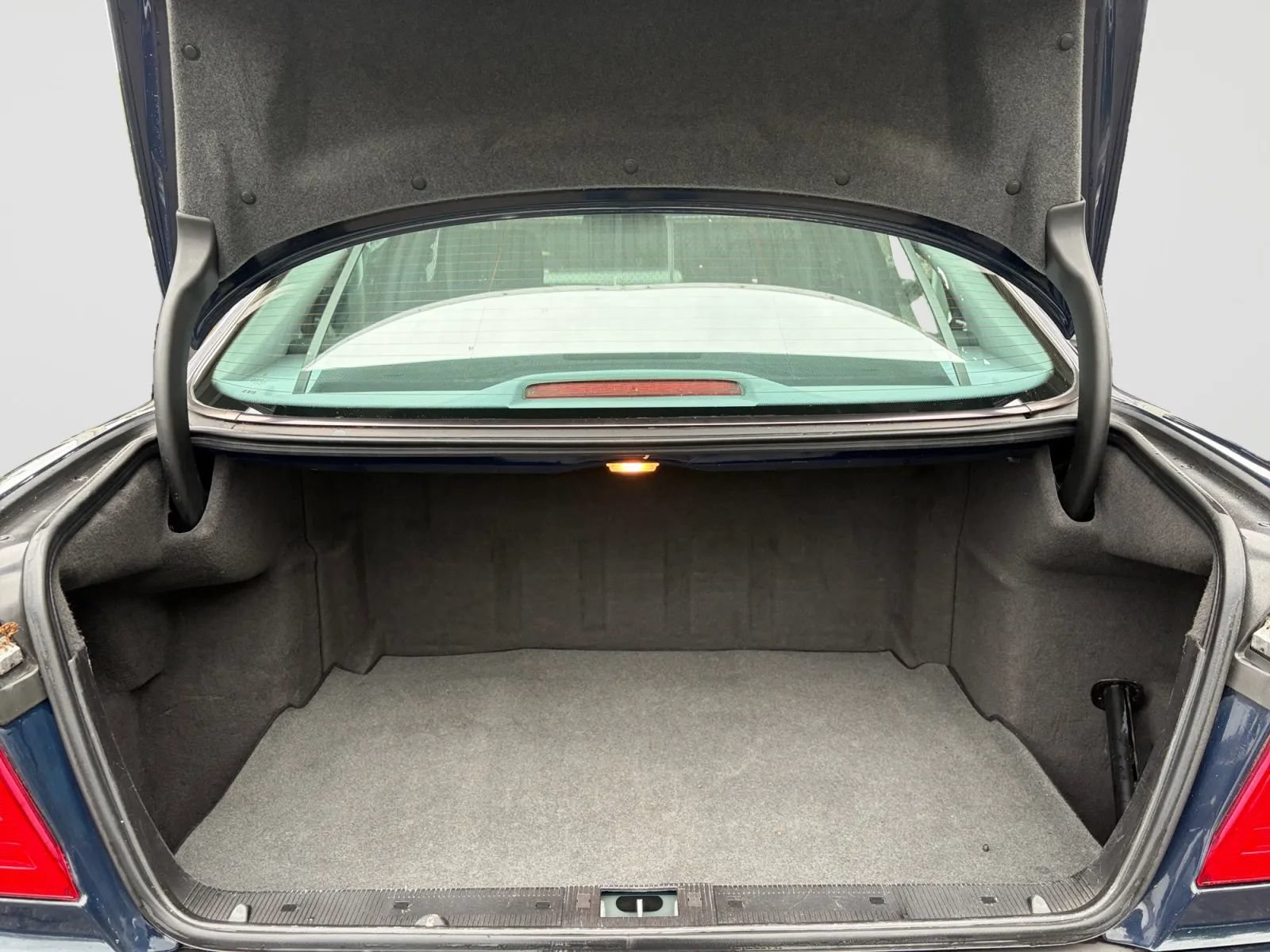 Used 1999 Mercedes-Benz E 320 Sedan image 16
