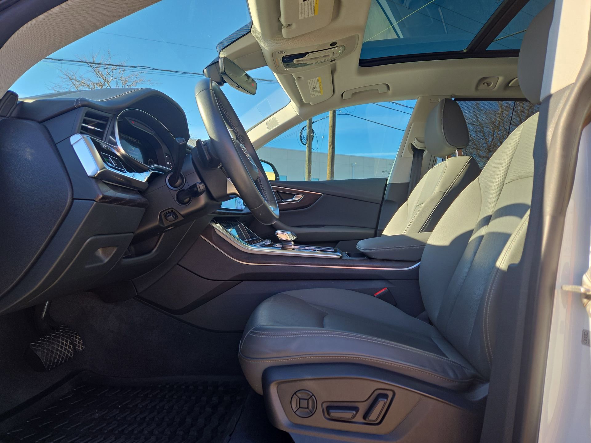 Used 2021 Audi Q8 Prestige w/ Prestige Package image 16