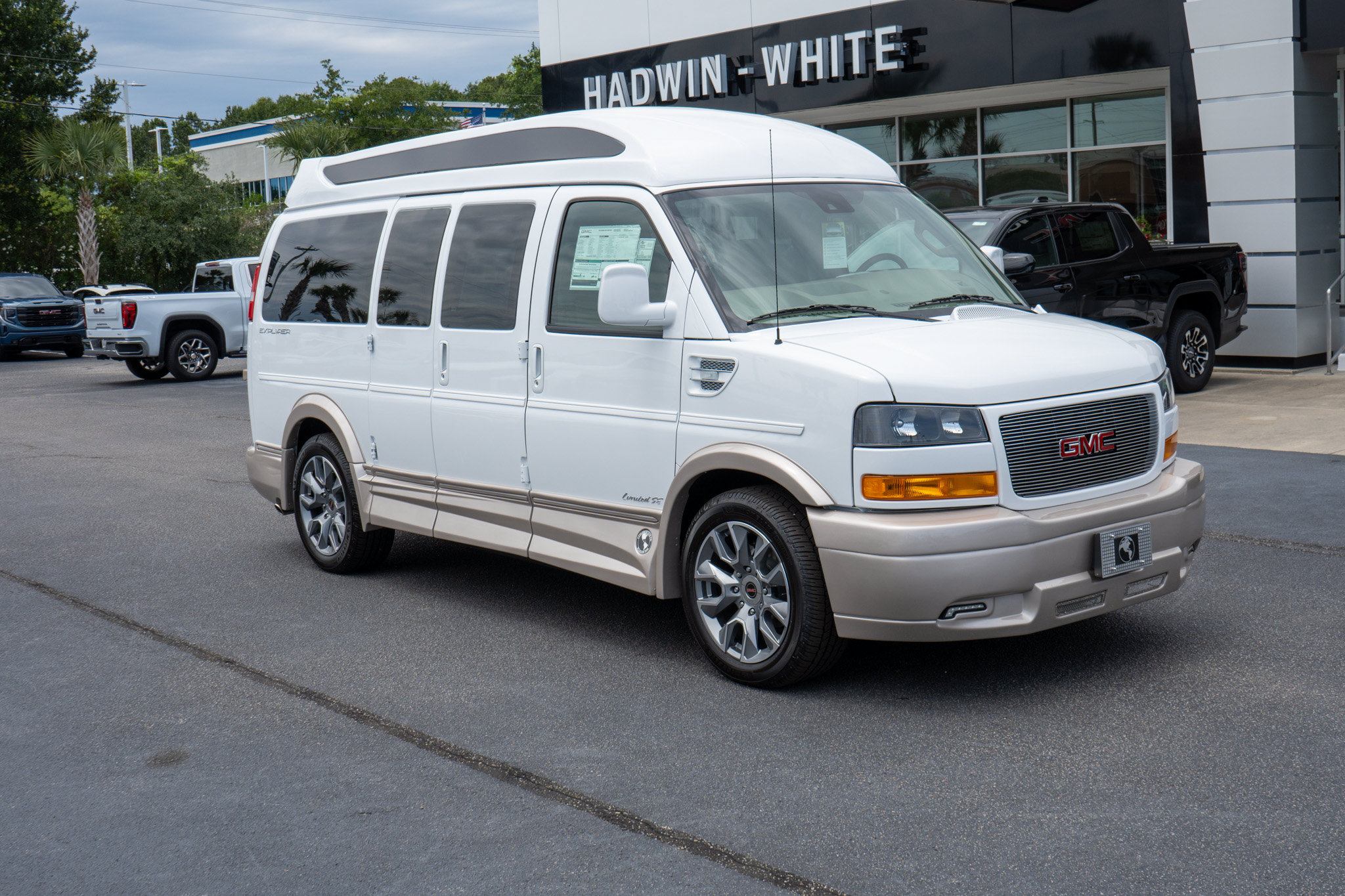 New 2026 GMC Savana 2500 w/ Driver Convenience Package RWD image 1