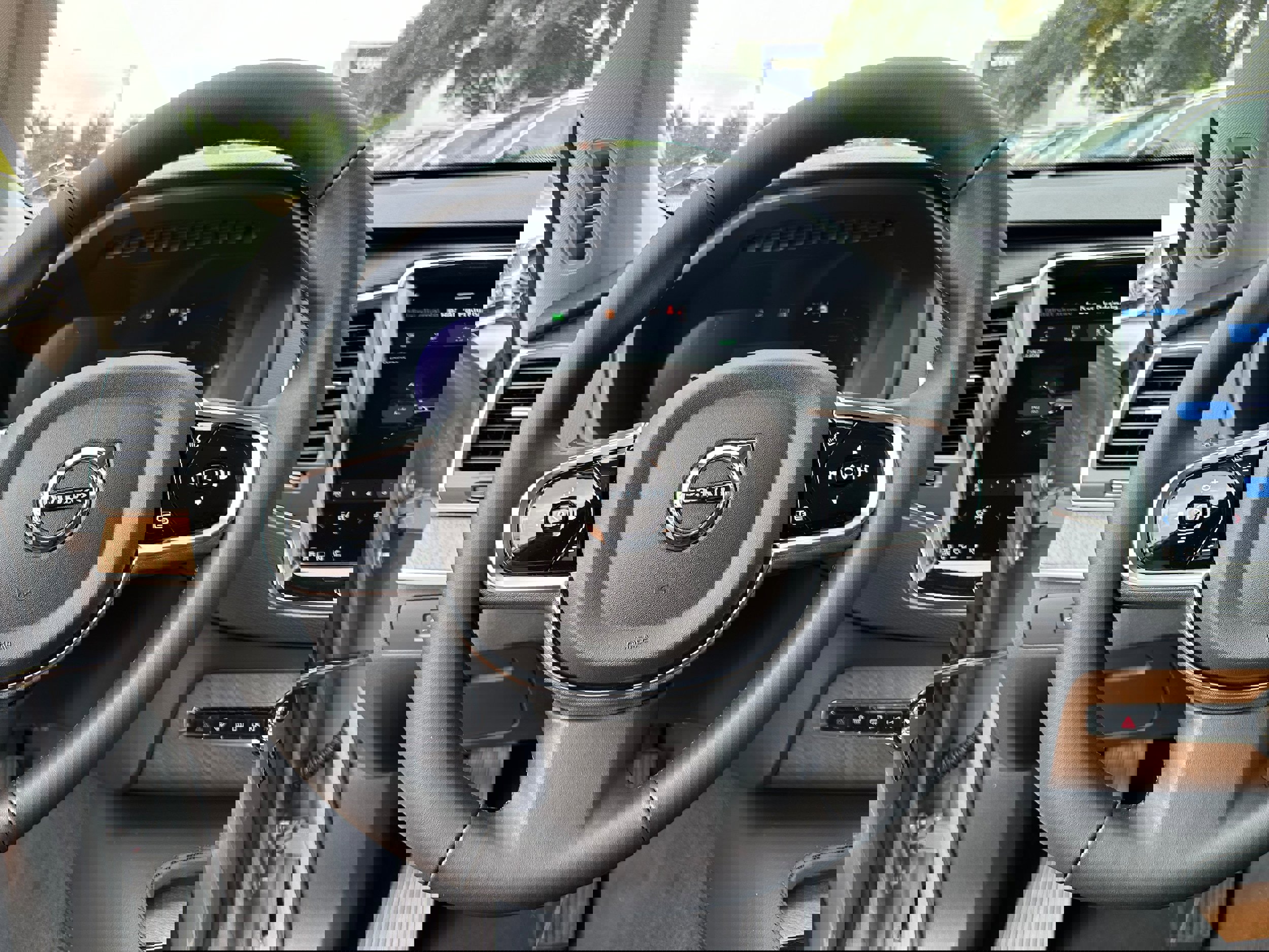 New 2025 Volvo XC90 T8 Core w/ Protection Package Premier image 13