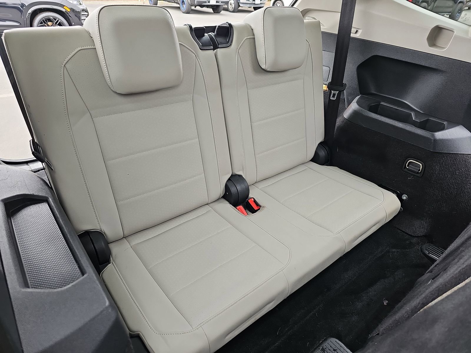 Used 2019 Volkswagen Tiguan SE w/ Panoramic Sunroof Package image 12