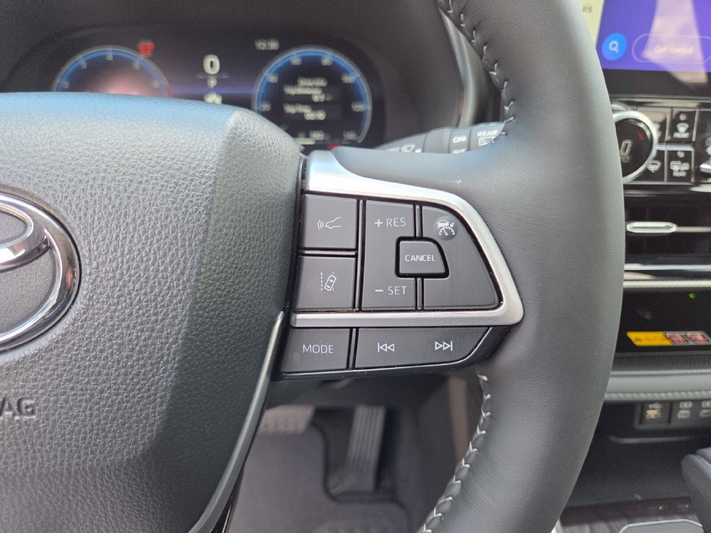 Certified 2026 Toyota Highlander Platinum AWD/4WD image 33
