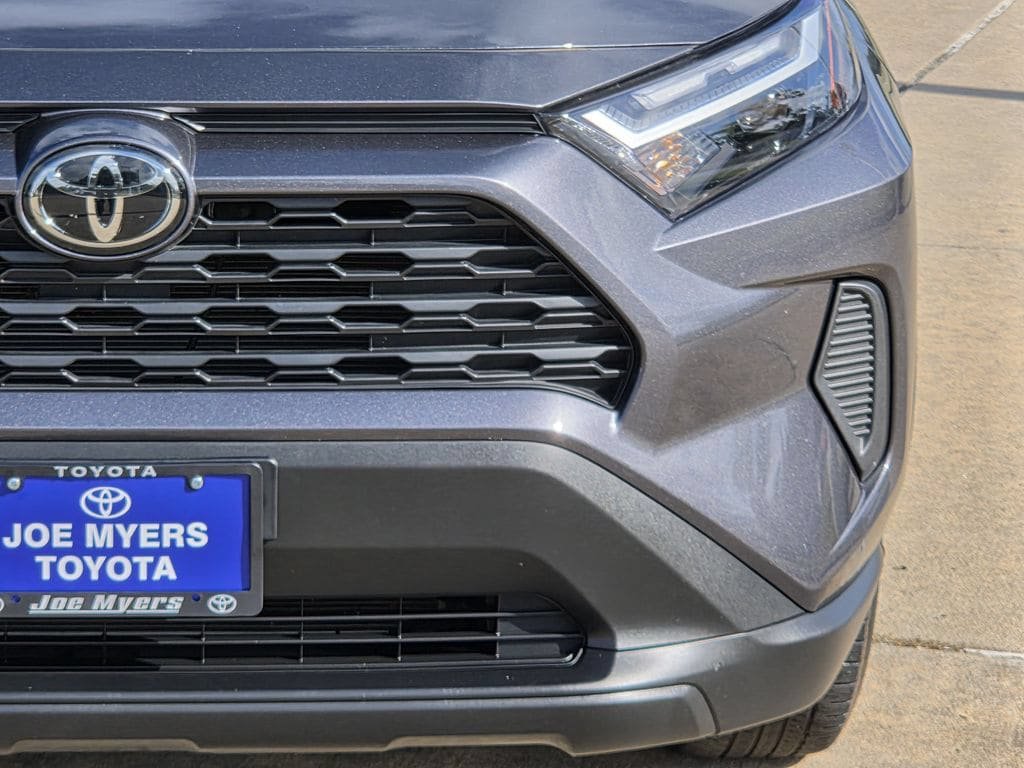 Used 2025 Toyota RAV4 XLE FWD image 4