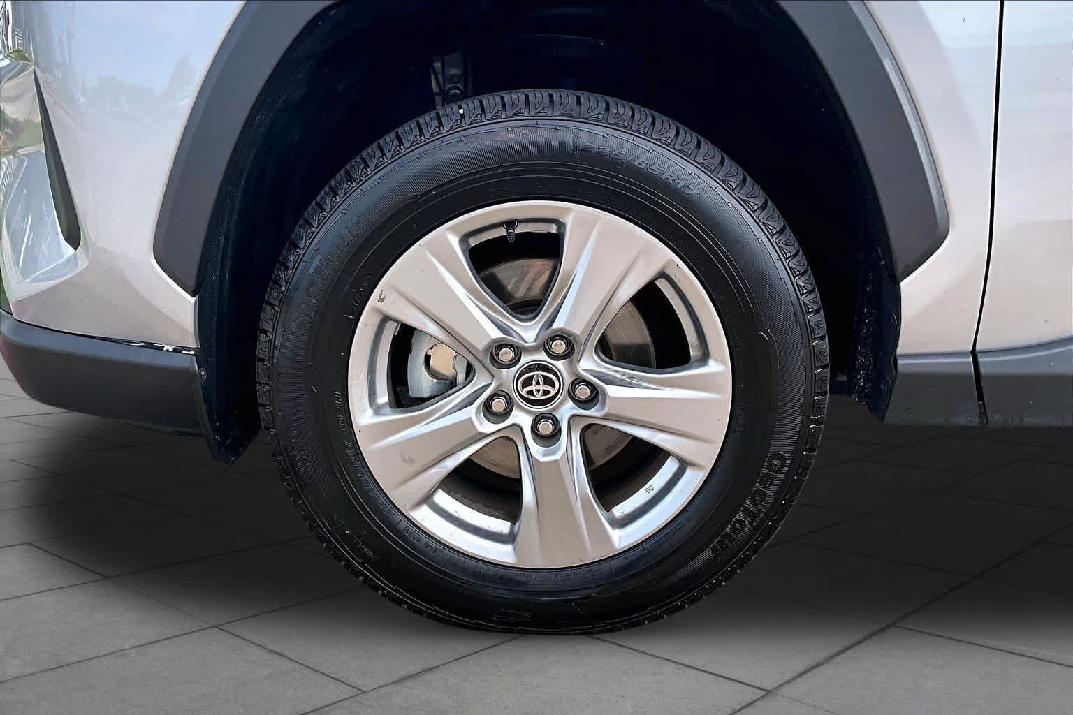 Used 2024 Toyota RAV4 XLE FWD image 11