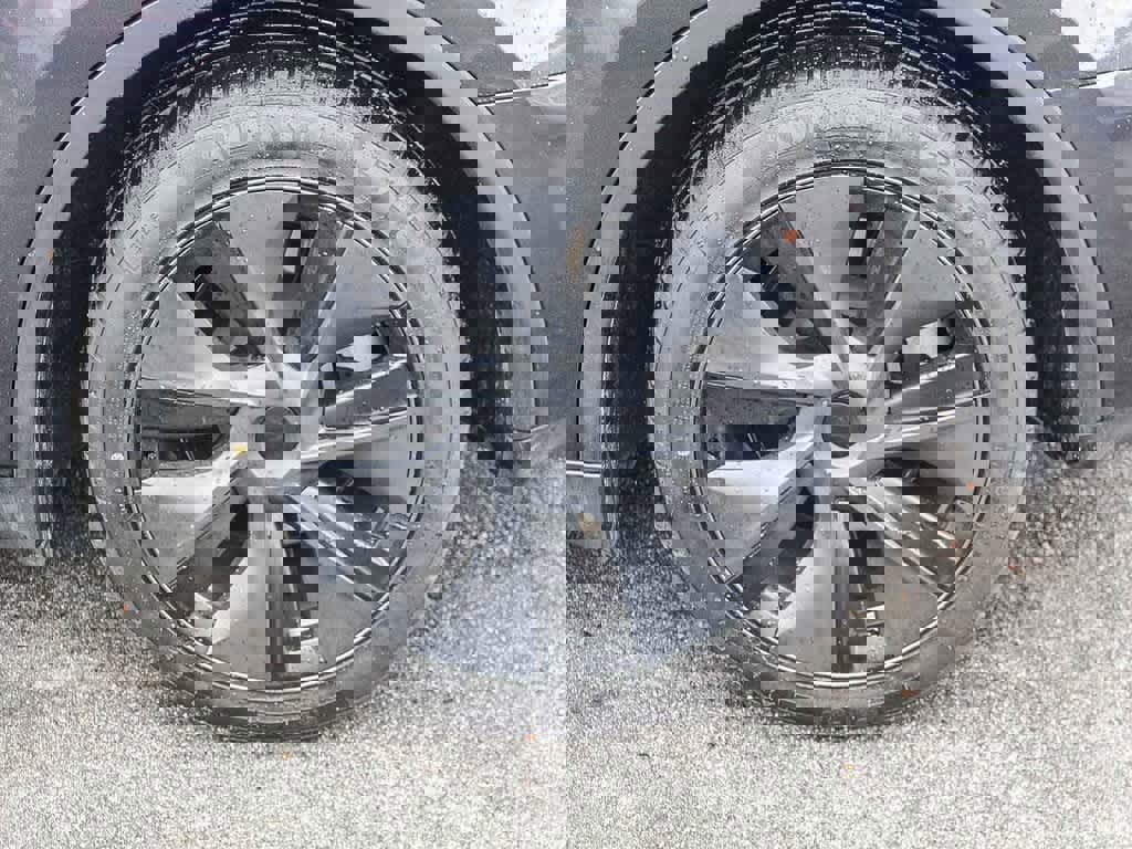 Used 2024 Tesla Model Y 2WD image 11