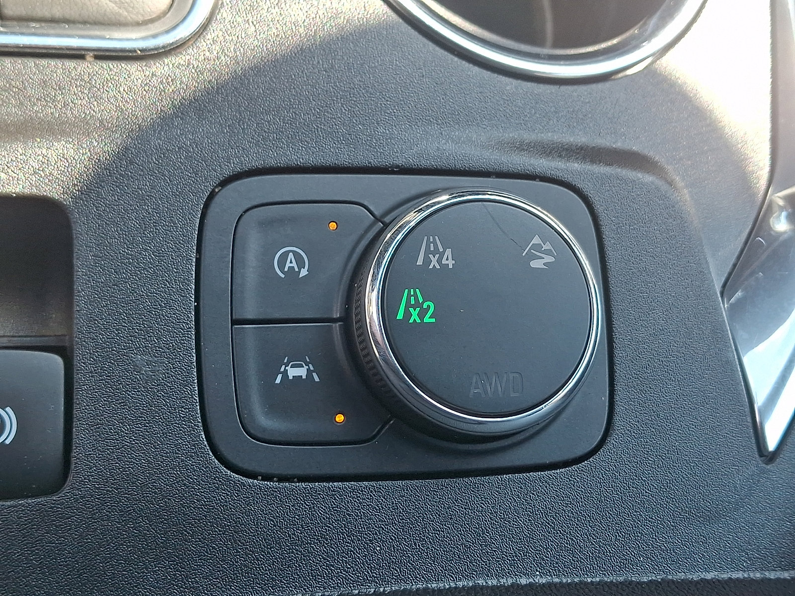 Used 2023 Chevrolet Traverse LT w/ Rear Camera Mirror Package image 26