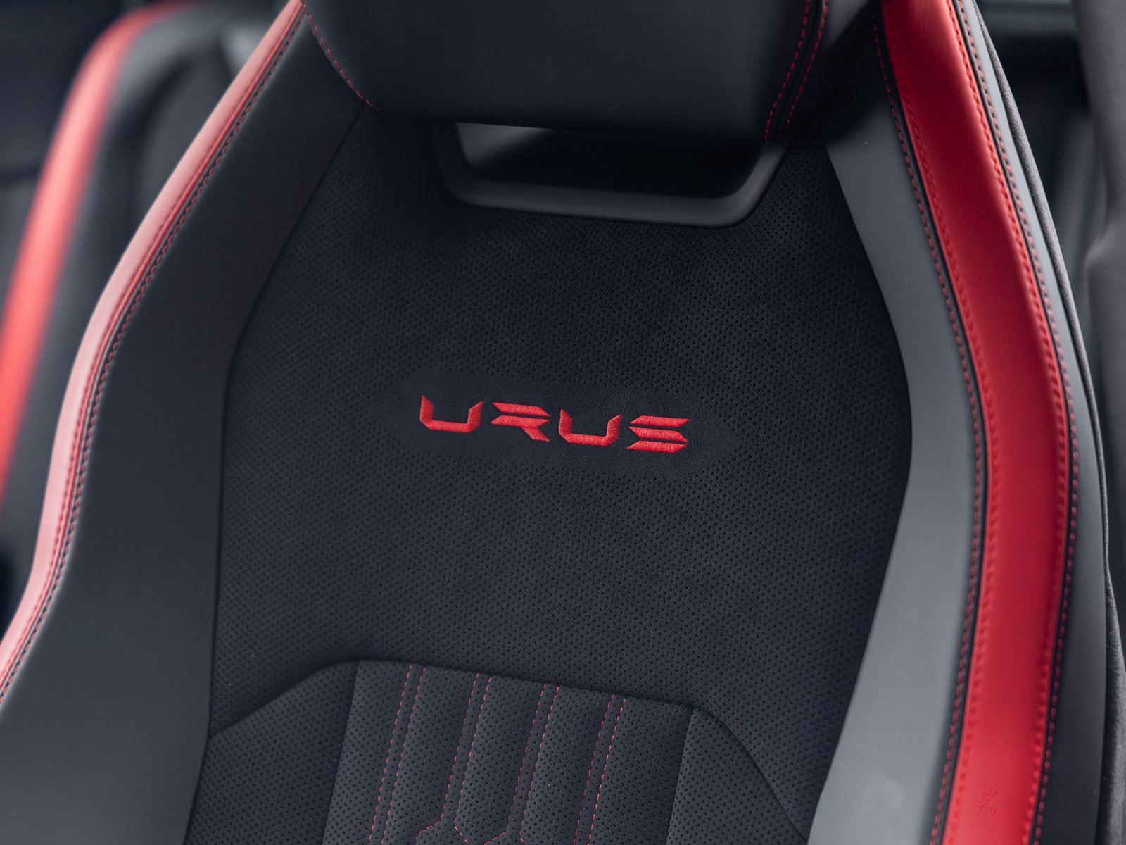 Used 2024 Lamborghini Urus S image 26