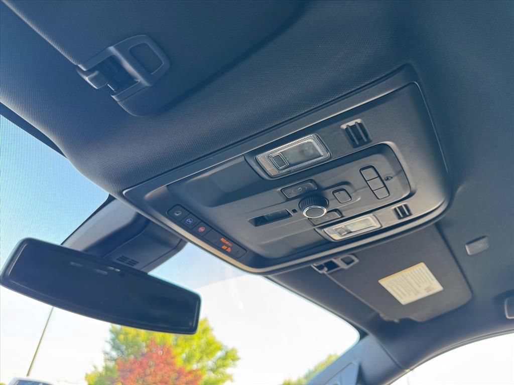 Used 2022 Chevrolet Suburban Premier AWD/4WD image 29