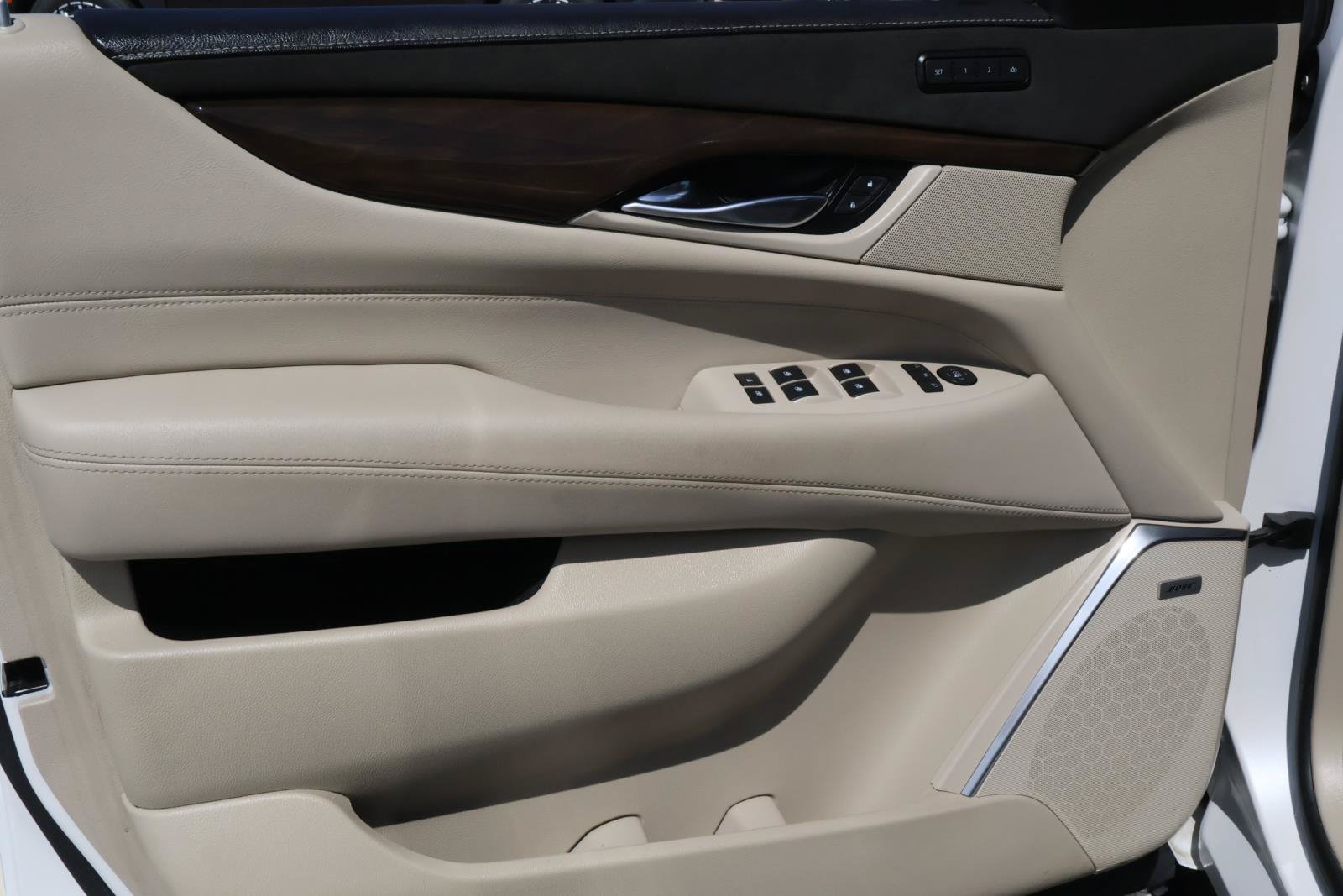 Used 2020 Cadillac Escalade ESV Premium Luxury RWD image 22