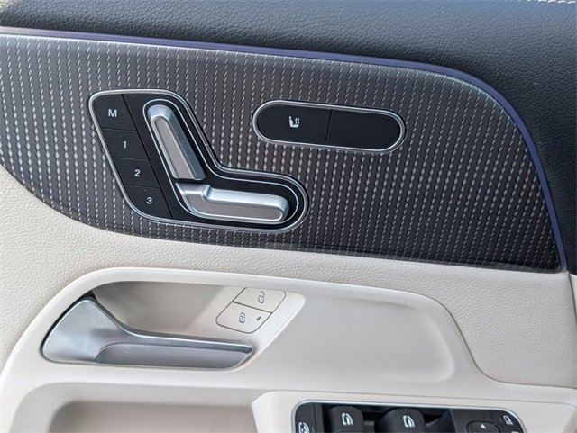 Used 2020 Mercedes-Benz GLB 250 image 32