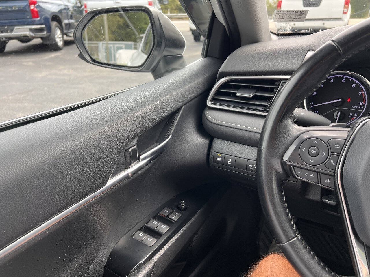 Used 2019 Toyota Camry SE FWD image 14